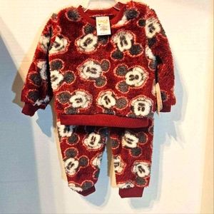 NWT Diney mickey mouse outfit fleece 6-9 mth 2 pieces
